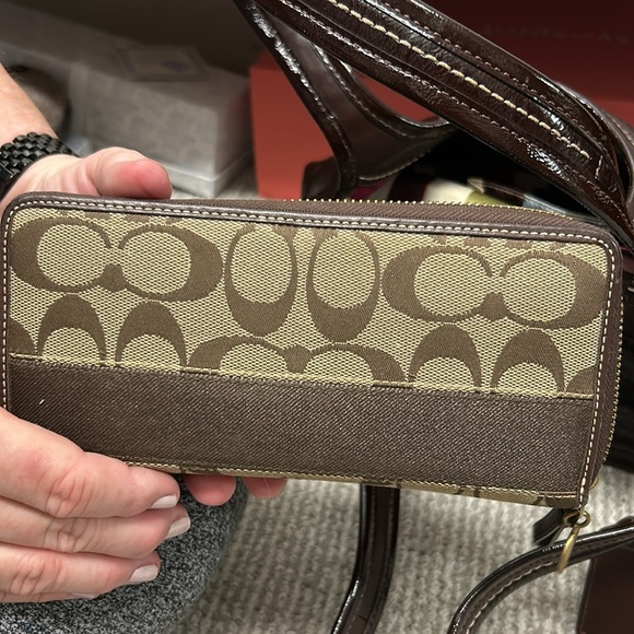 Coach brown patten leather purse. - Picture 7 of 7